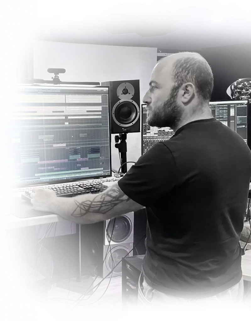 Travail sur une session musicale dans la régie du Sound Up Studio